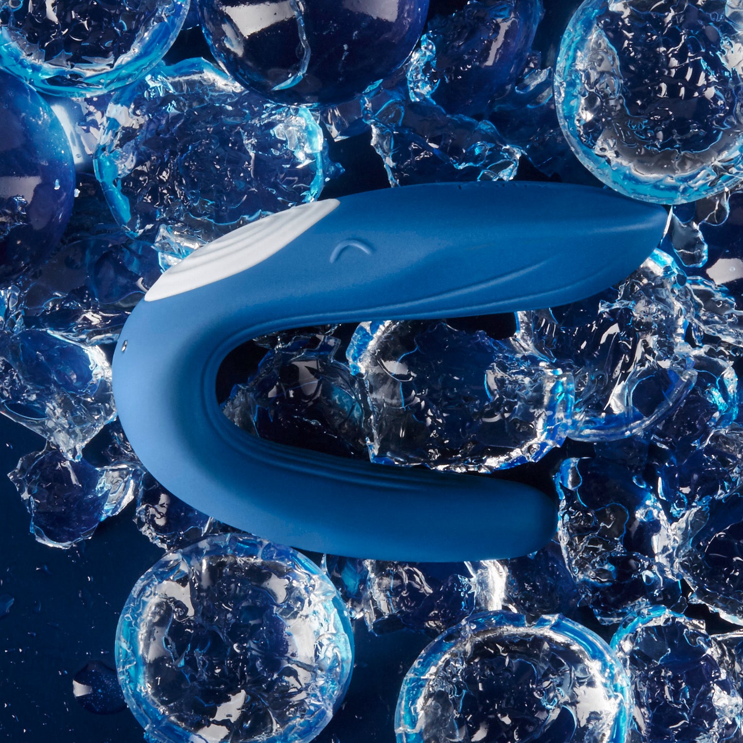 DOUBLE WHALE COUPLES VIBRATOR WITH USB CHARGER